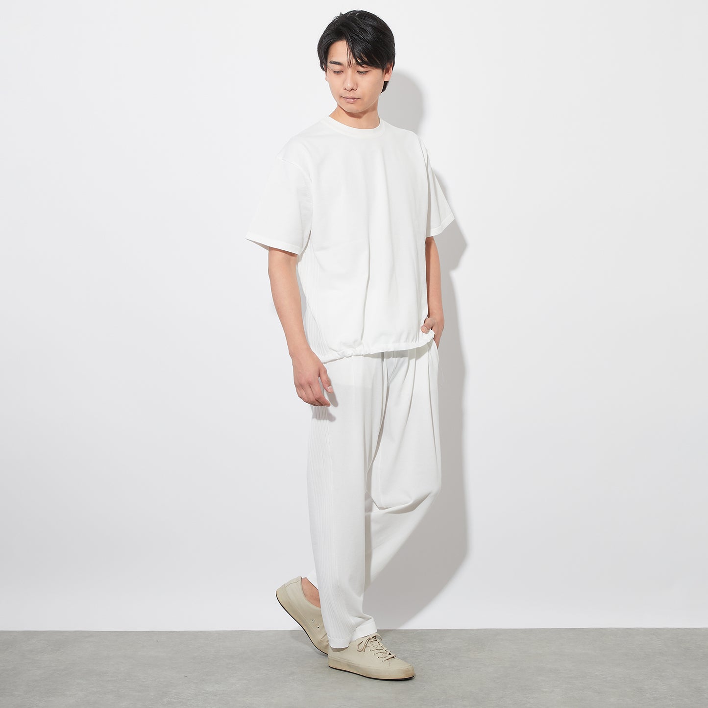 white/モデル:181cm/着用サイズ:3